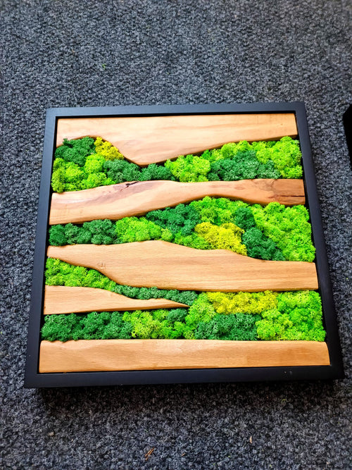 Panneau en Bois à Bord Naturel et Mousse Scandinave (32 × 32 cm)