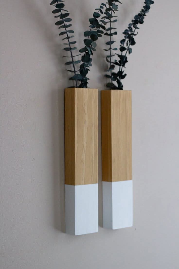 Cache-pot mural en bois massif avec eucalyptus stabilisé – 30 × 14 cm