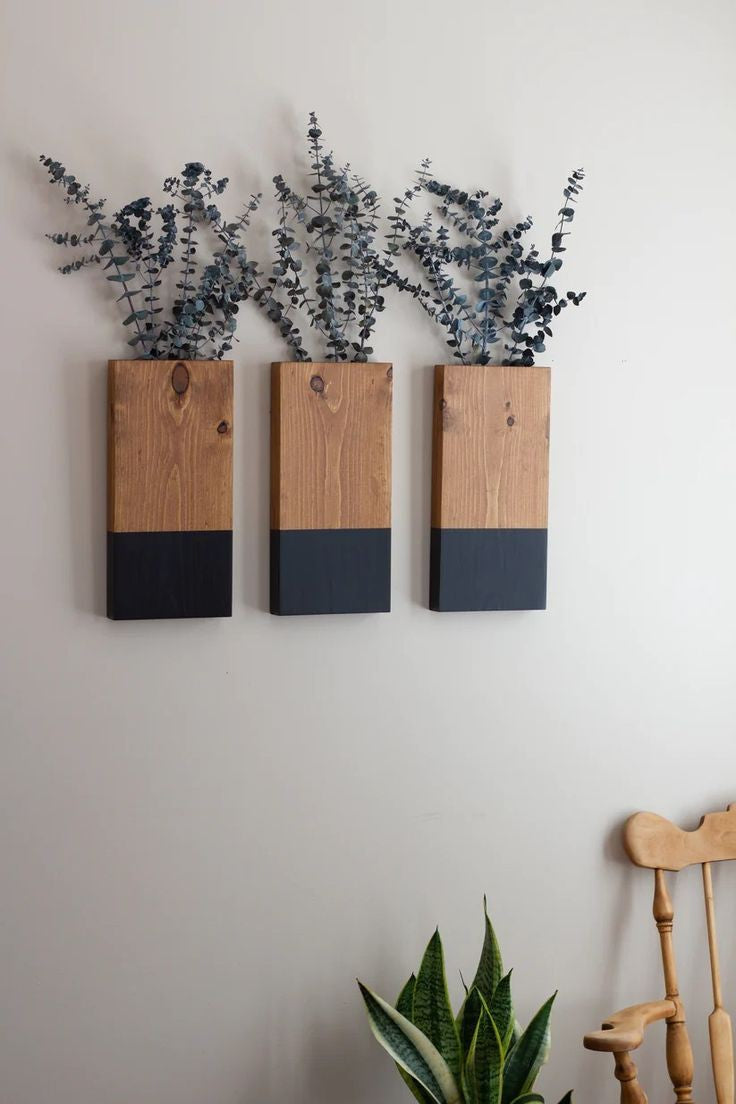 Cache-pot mural en bois massif avec eucalyptus stabilisé – 30 × 14 cm