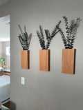 Cache-pot mural en bois massif avec eucalyptus stabilisé – 30 × 14 cm